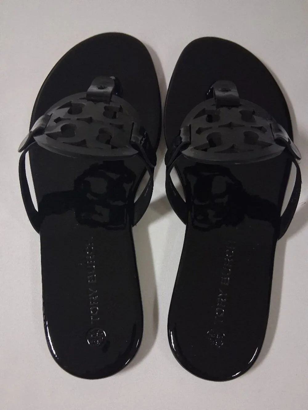 Tory Burch Women’s Miller Patent Thong Sandal – Black Size 9.5